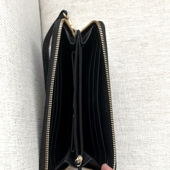 Michael Kors Wristlet Wallet. Black/Gold. Excellent Condition. Bag to match. - Picture 6 of 7